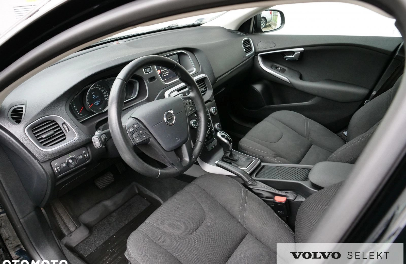 Volvo V40 cena 79900 przebieg: 63687, rok produkcji 2019 z Dukla małe 631